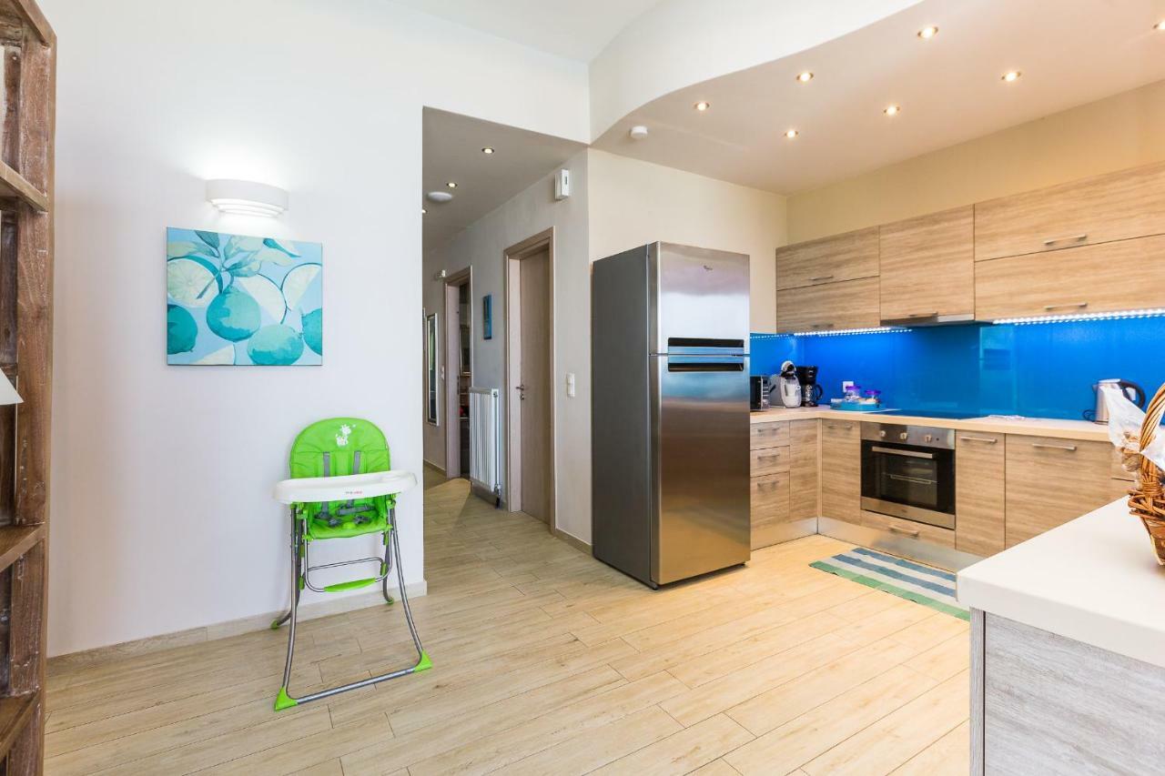 Iris Luxury Front With Pool & Bbq, By Thinkvilla *