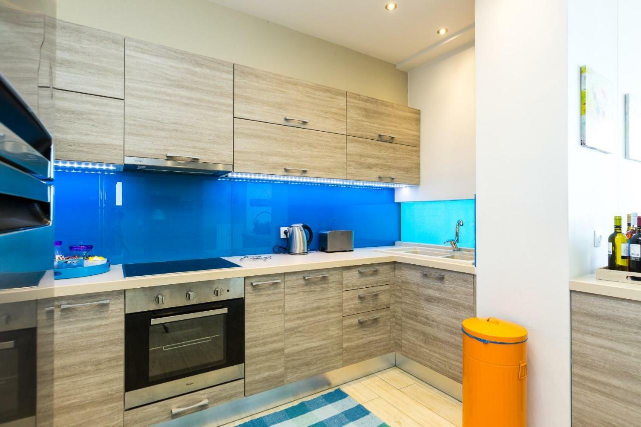 Iris Luxury Beach Front Residence With Pool & Bbq, By Thinkvilla Villa